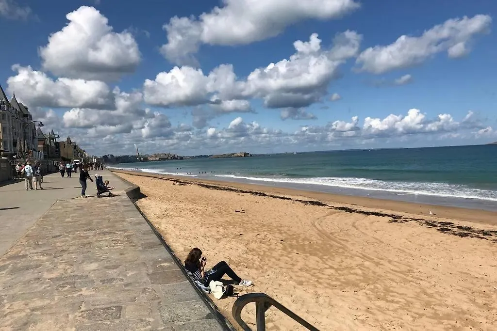 Ideal-A 1 Mn Plage/Sillon -Jardin Prive- 1/6 Pers Saint-Malo 0*,  France